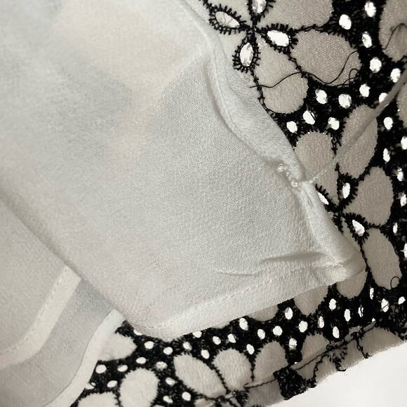 Maeve By Anthropologie Womens Sleevless Top Size 2 Black White Floral V Neck - Picture 9 of 12